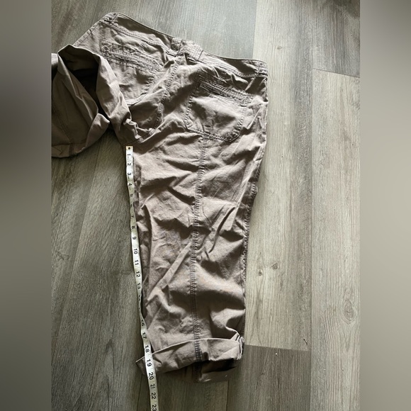 Eddie Bauer Blakley Fit Capri Cargos - Picture 5 of 10